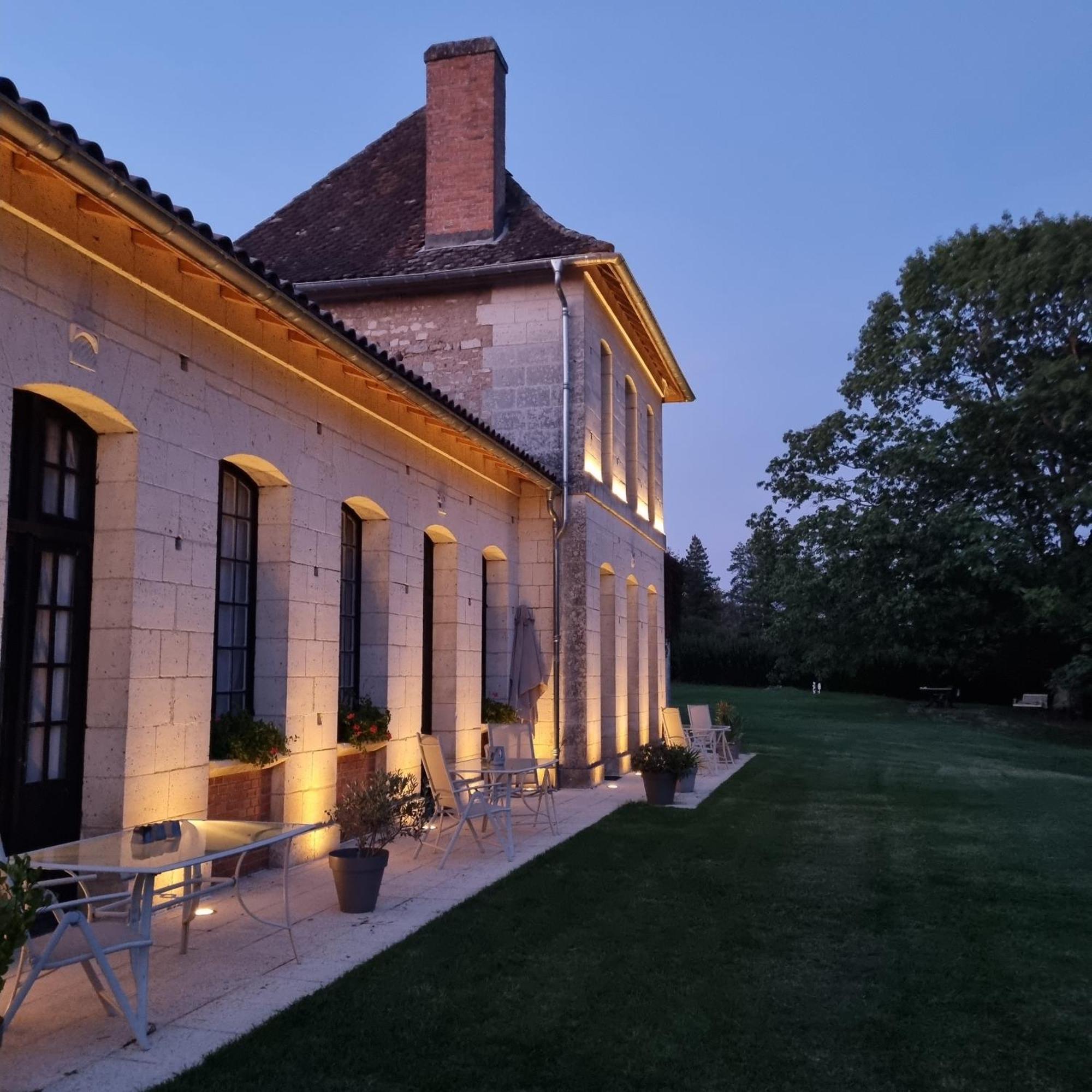 Chateau Neuf Le Desert Le Pizou Exterior foto