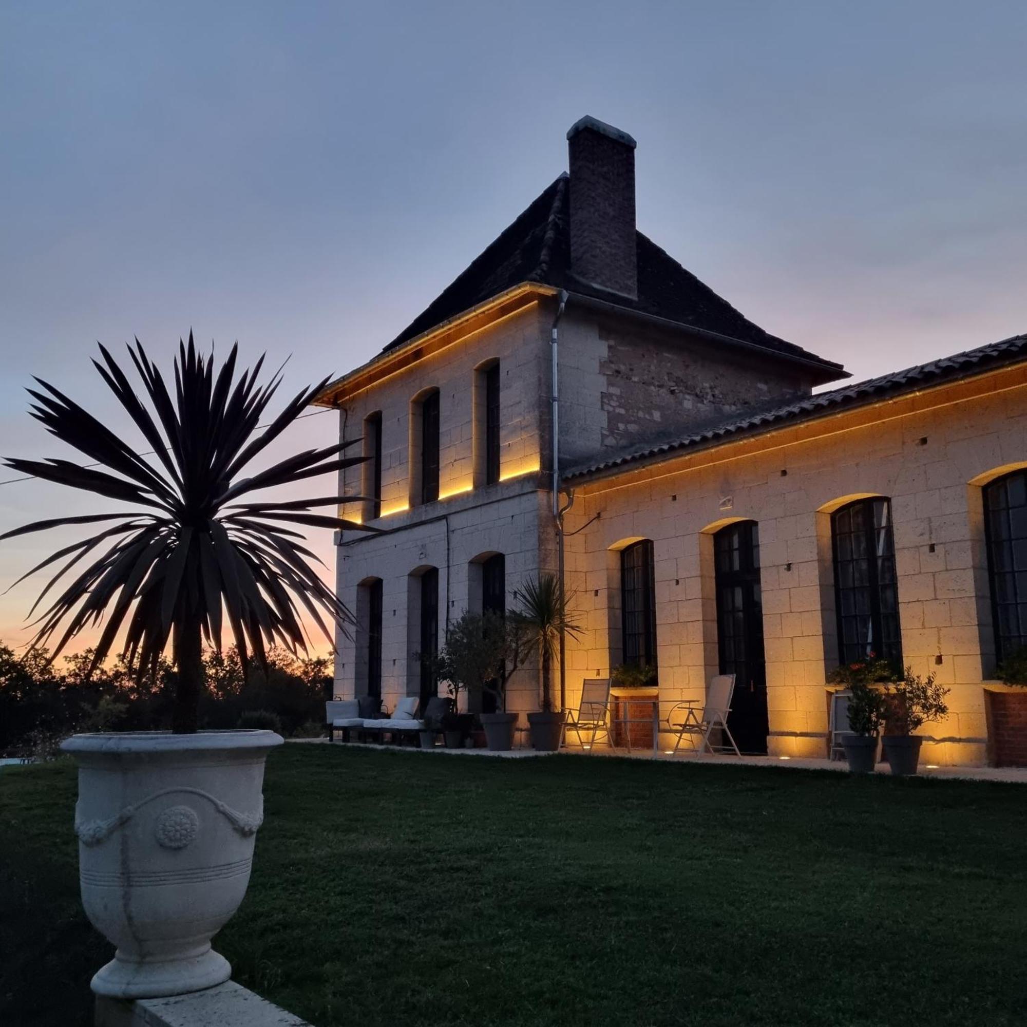 Chateau Neuf Le Desert Le Pizou Exterior foto