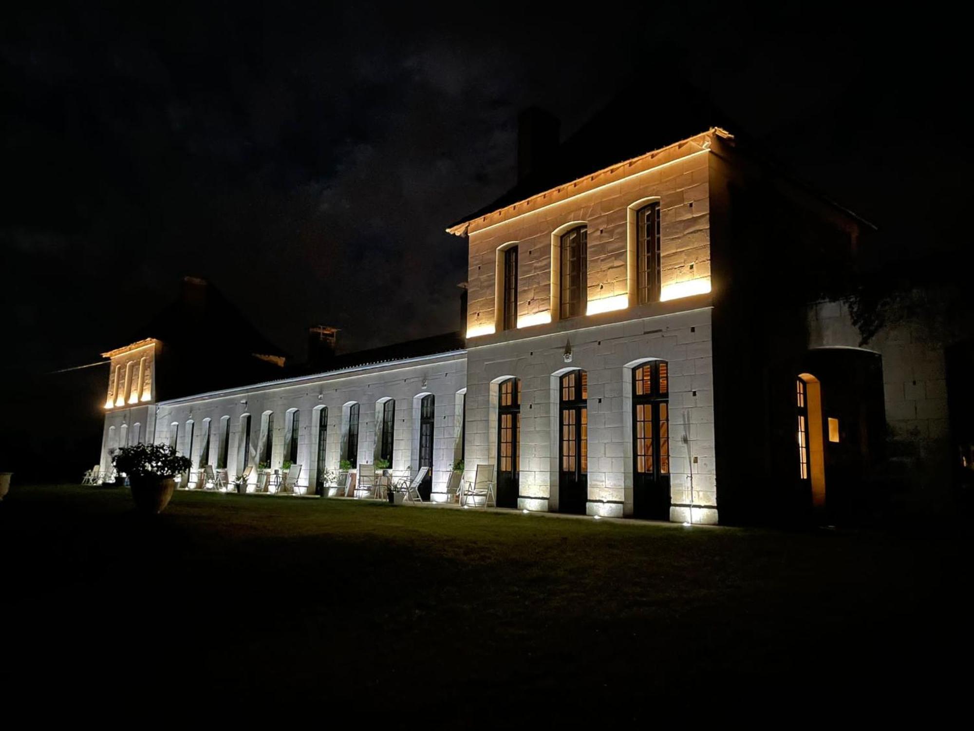 Chateau Neuf Le Desert Le Pizou Exterior foto