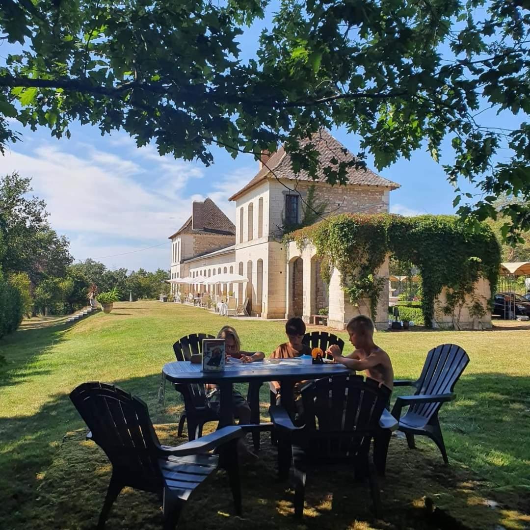 Chateau Neuf Le Desert Le Pizou Exterior foto