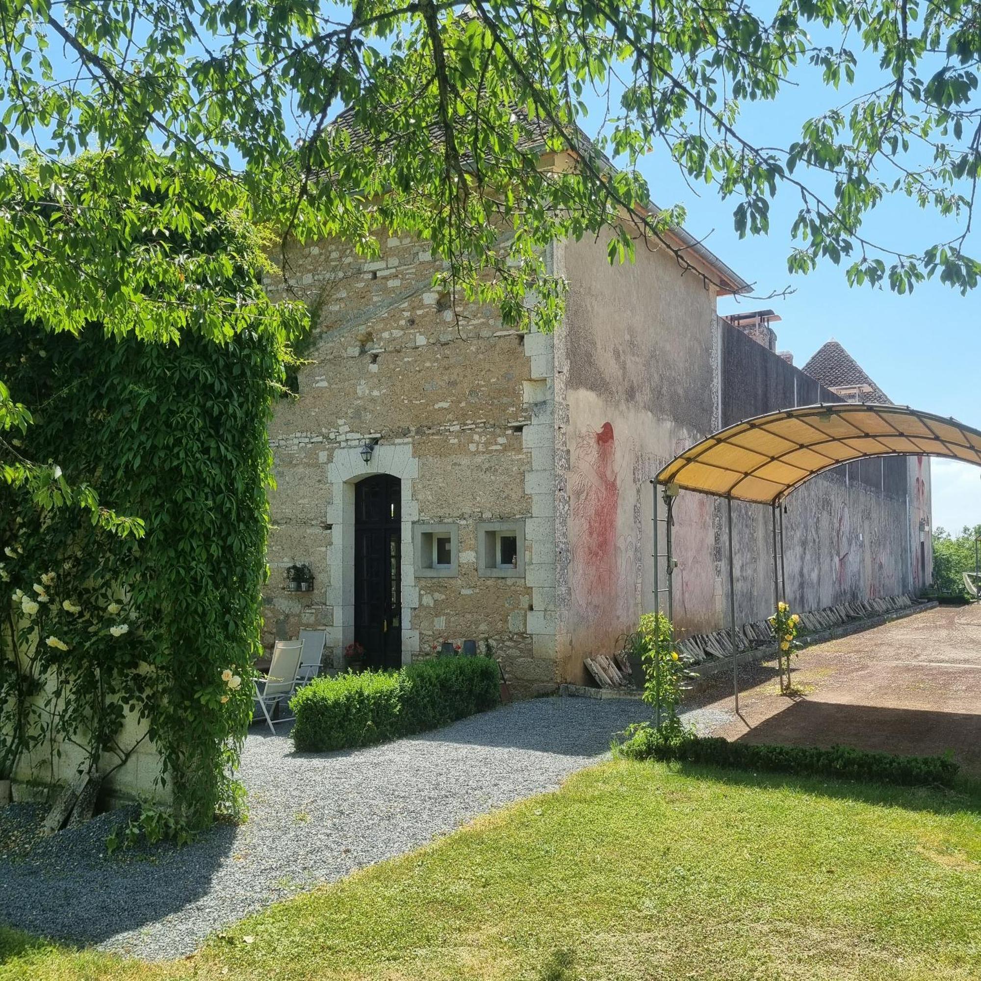 Chateau Neuf Le Desert Le Pizou Exterior foto
